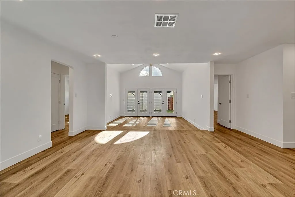 3 bed, 1591 sqft, $4,445 — Photo 3