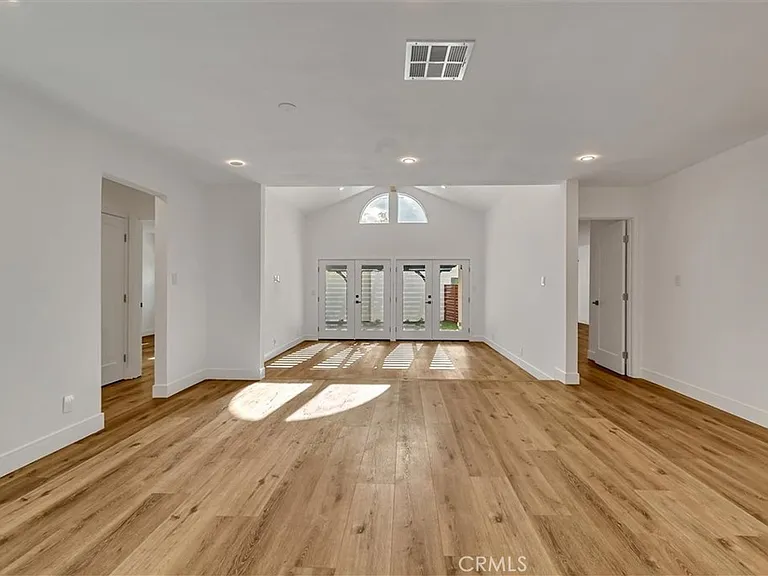 22134 Gilmore St — Photo 3