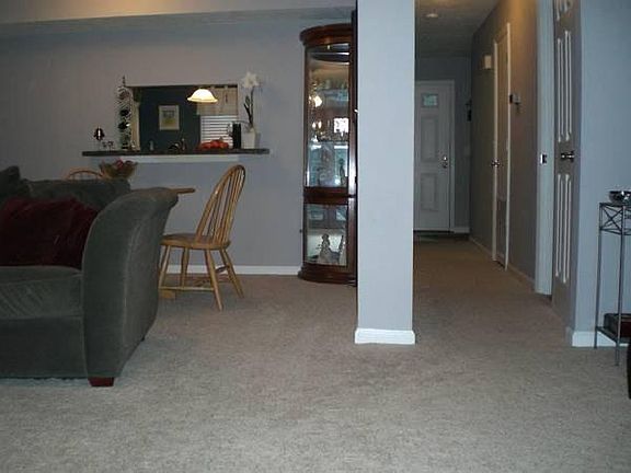4th image of 941 Lora Ln