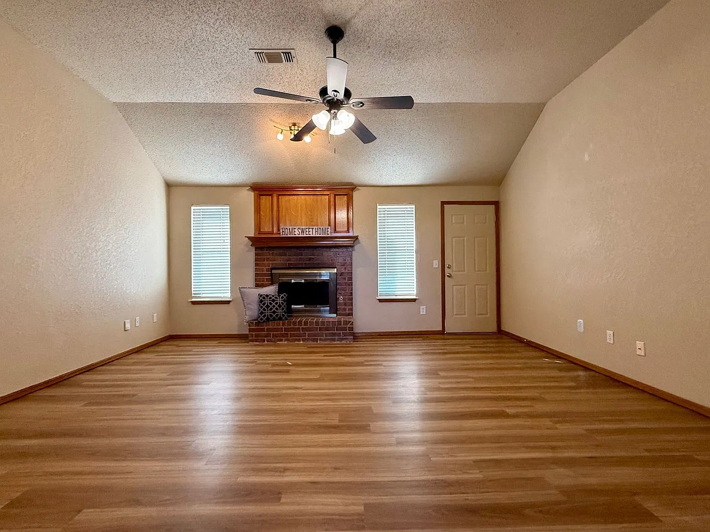 Available Now! Charming Home in East Moore — Photo 4