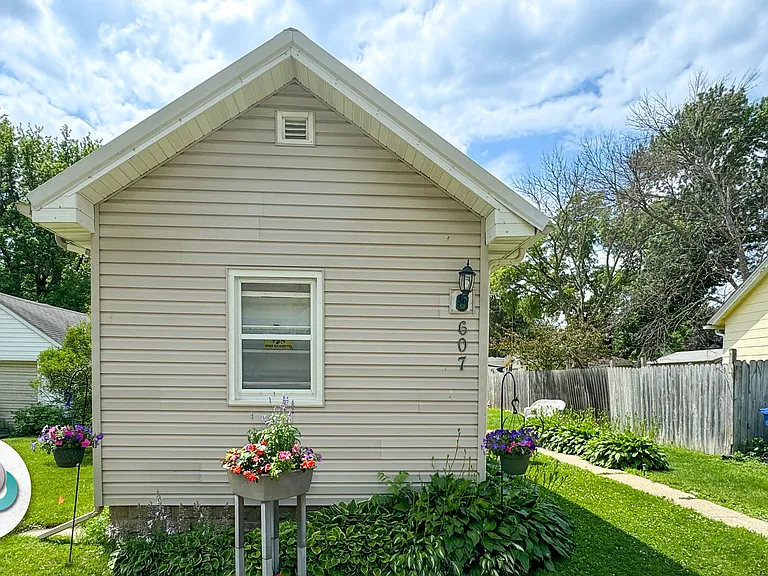 607 Cedar St — Photo 20