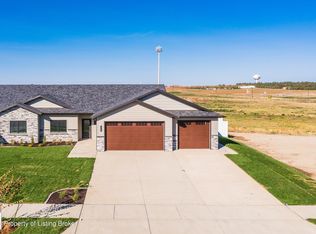 4244 12th St W, Dickinson, ND 58601