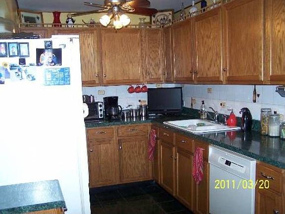 5th image of 214 Village Dr