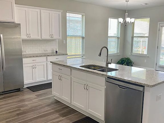 3rd image of 1025 Foxtail Dr