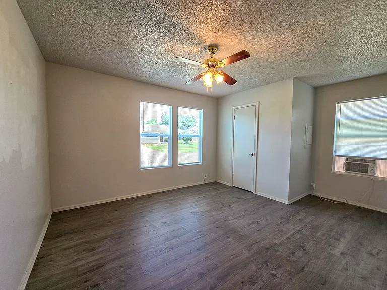 635 W Franklin St — Photo 24