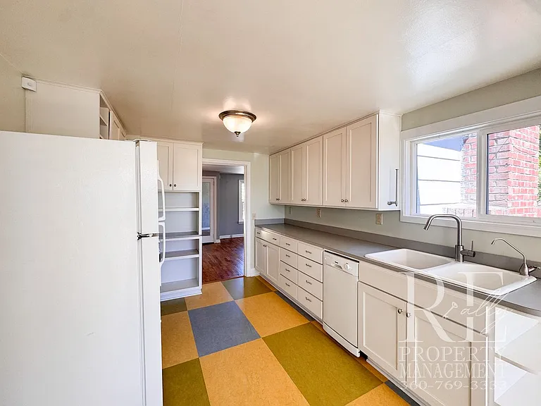 2613 E 17th St — Photo 12