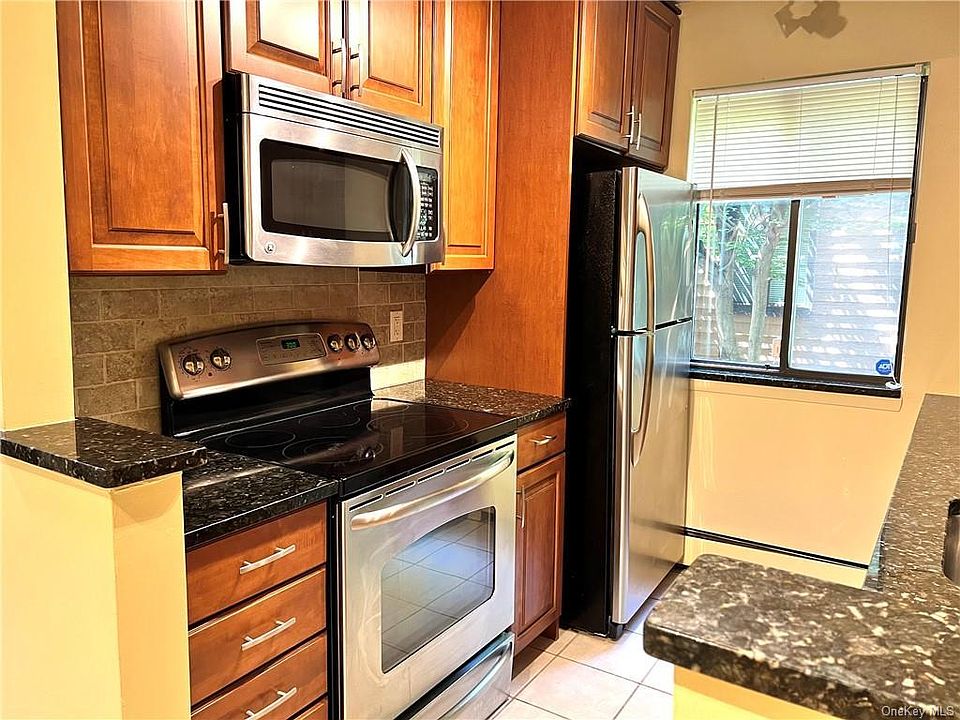 1st image of 15 Greenridge Ave APT 11
