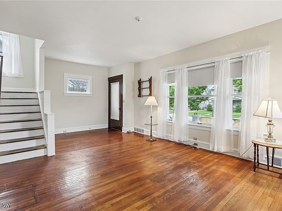 3rd image of 1582 Northland Ave