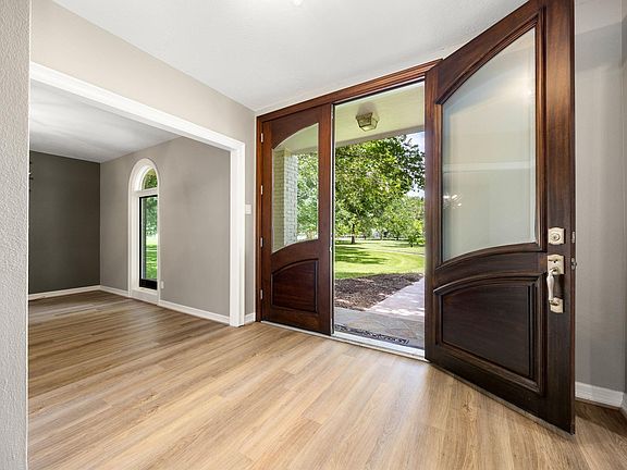 5th image of 215 Caleta Cir