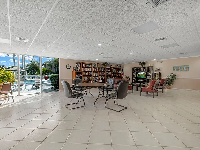 3040 NE 16th Ave #A101 — Photo 22