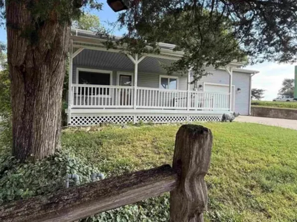 17 Rock Rd, Marion, KS 66861