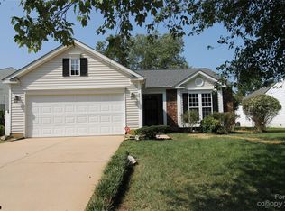 6621 Wandering Creek Dr, Charlotte, NC 28216