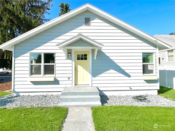 216 4th Avenue W, Omak, WA 98841