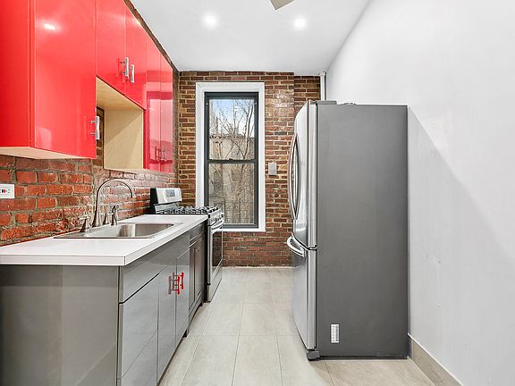 3rd image of 57 Saint Marks Pl APT 2