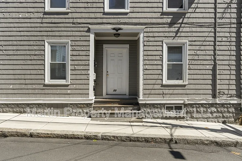 4 bed, 1.0 bath, 1000 sqft, $3,000 — Photo 3