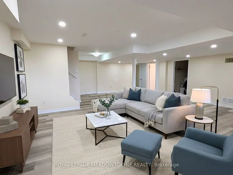 120 Morden Dr #LOWER — Photo 3
