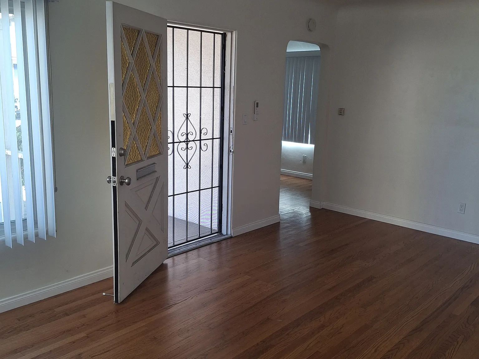 3 bed, 1.5 bath, 1100 sqft, $3,695 — Photo 3