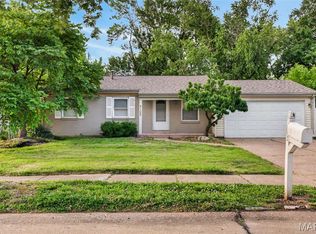 2105 Avon Dr, Florissant, MO 63033