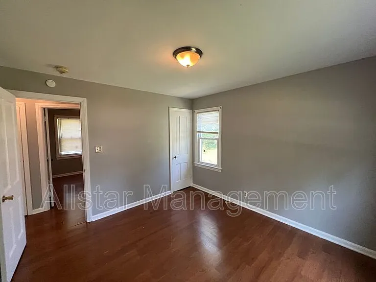 1480 E 196th St — Photo 19