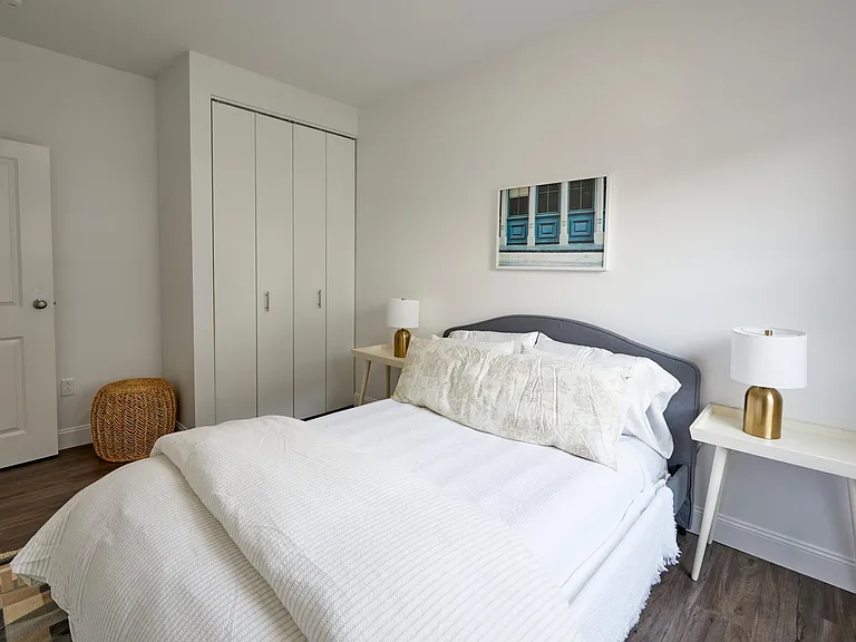 4-Bedroom , 2 Bathroom