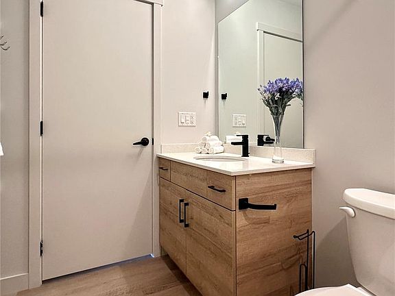 5th image of 2465 Gateway Rd #210