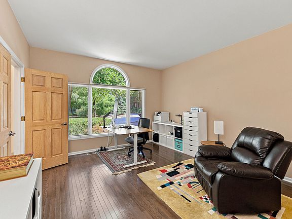 4th image of 4821 Deepwood Ln