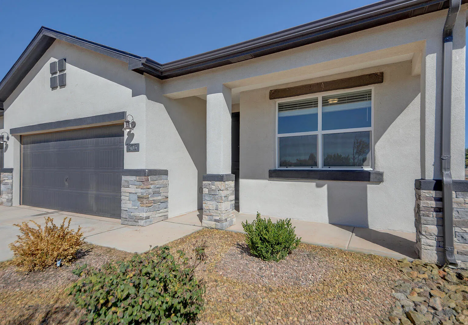 3 bed, 2.5 bath, 1950 sqft, $2,300 — Photo 1
