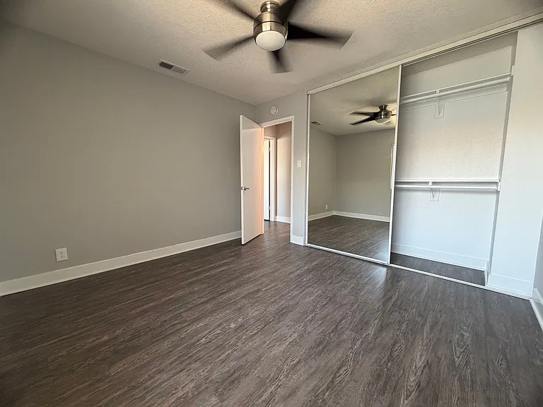 The Circle Apartments at Long Beach — Photo 109