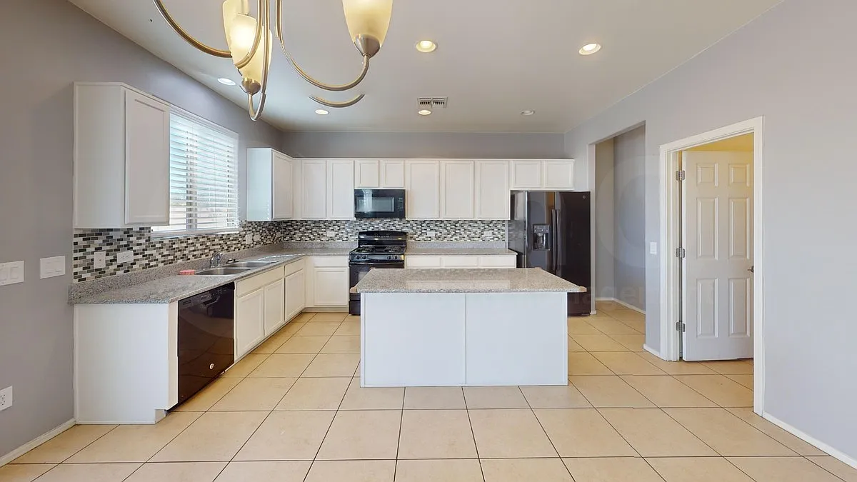 4 bed, 3.0 bath, 2400 sqft, $2,099 — Photo 1