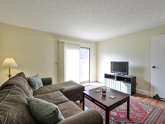 5th image of 5017 Columbia Cir #15-61