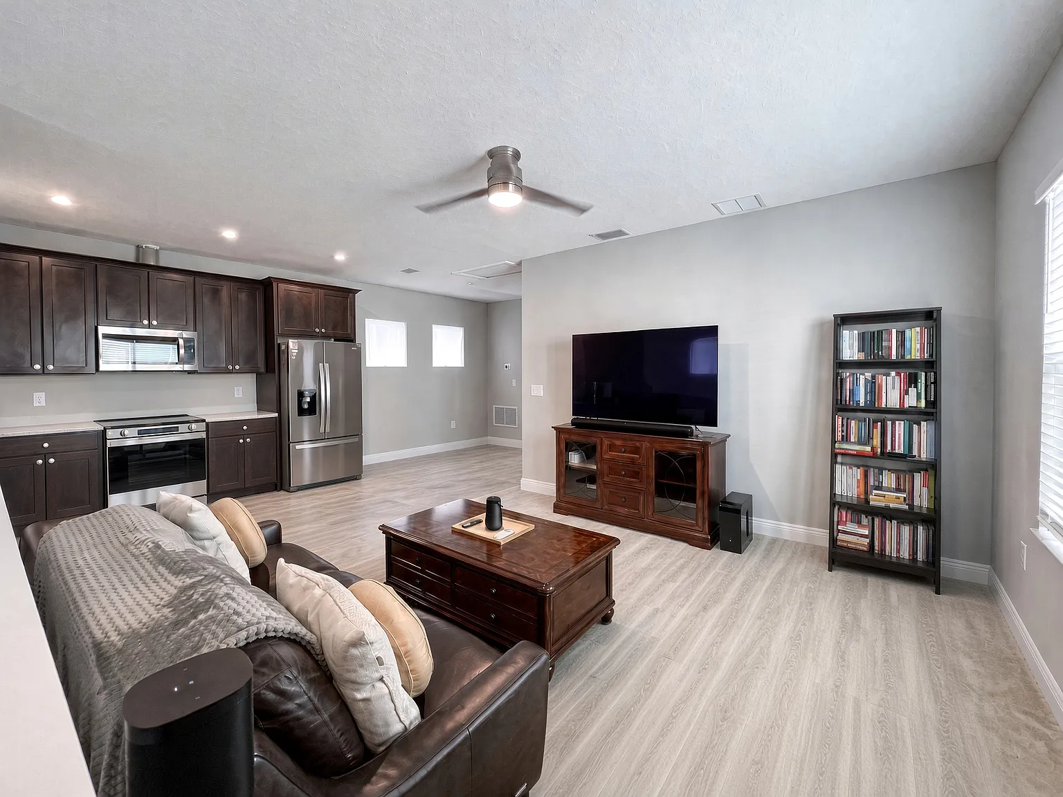 1 bed, 800 sqft, $1,800 — Photo 3