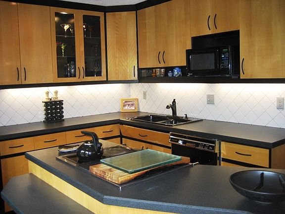 3rd image of 1114 Llewellyn Mews