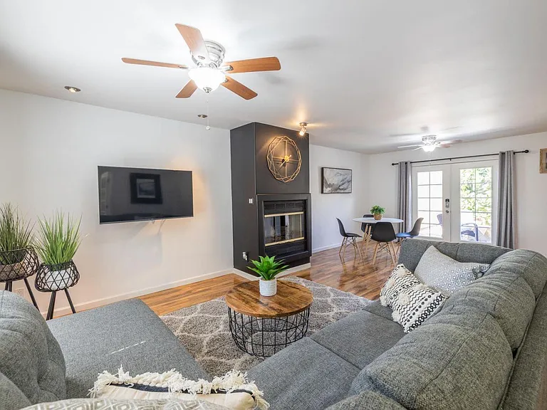 8315 E Orange Blossom Ln — Photo 3