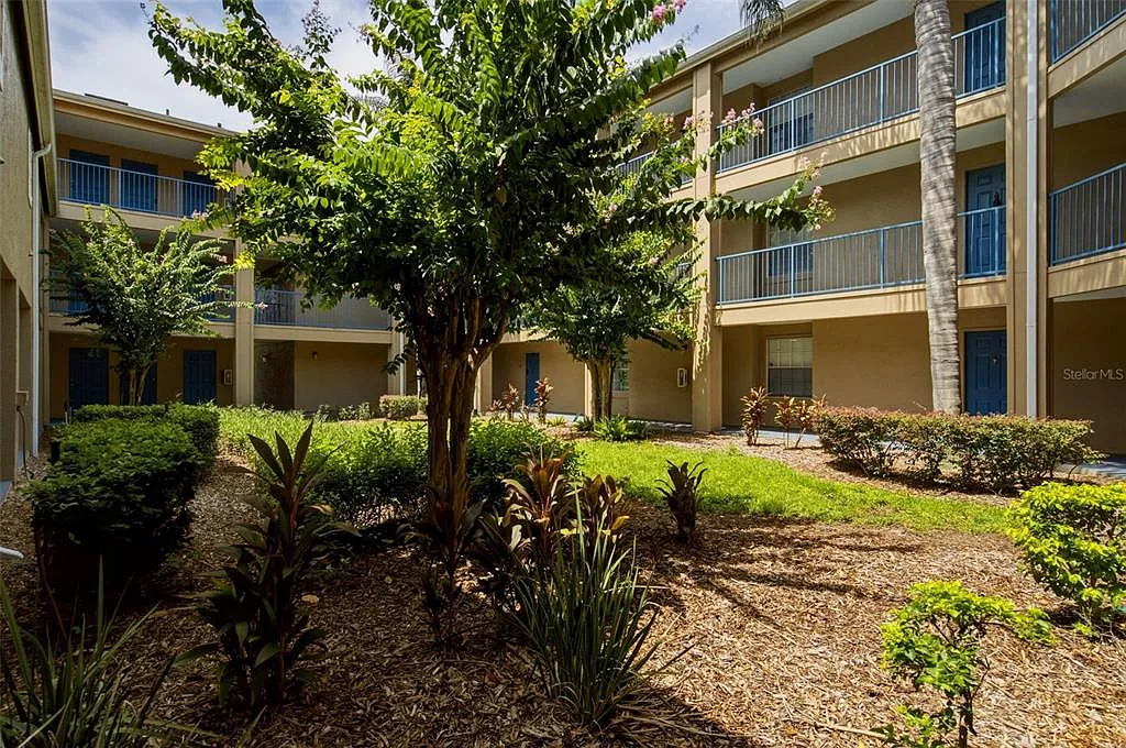 2 bed, 1.0 bath, 1021 sqft, $1,550 — Photo 3