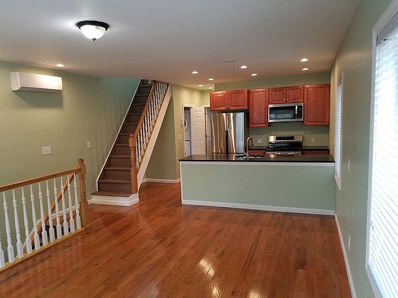 5th image of 14724 109th Ave #2