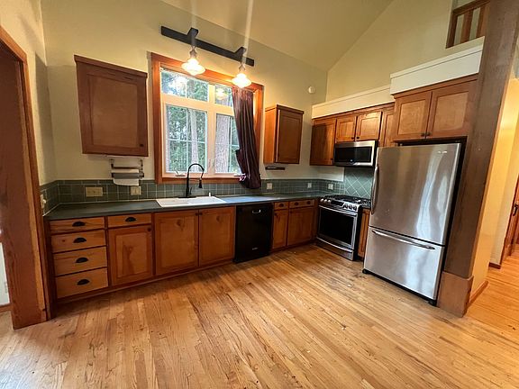 3rd image of 741 Ellwood Dr #A