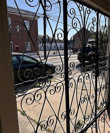 4th image of 2625 Burgundy St APT B