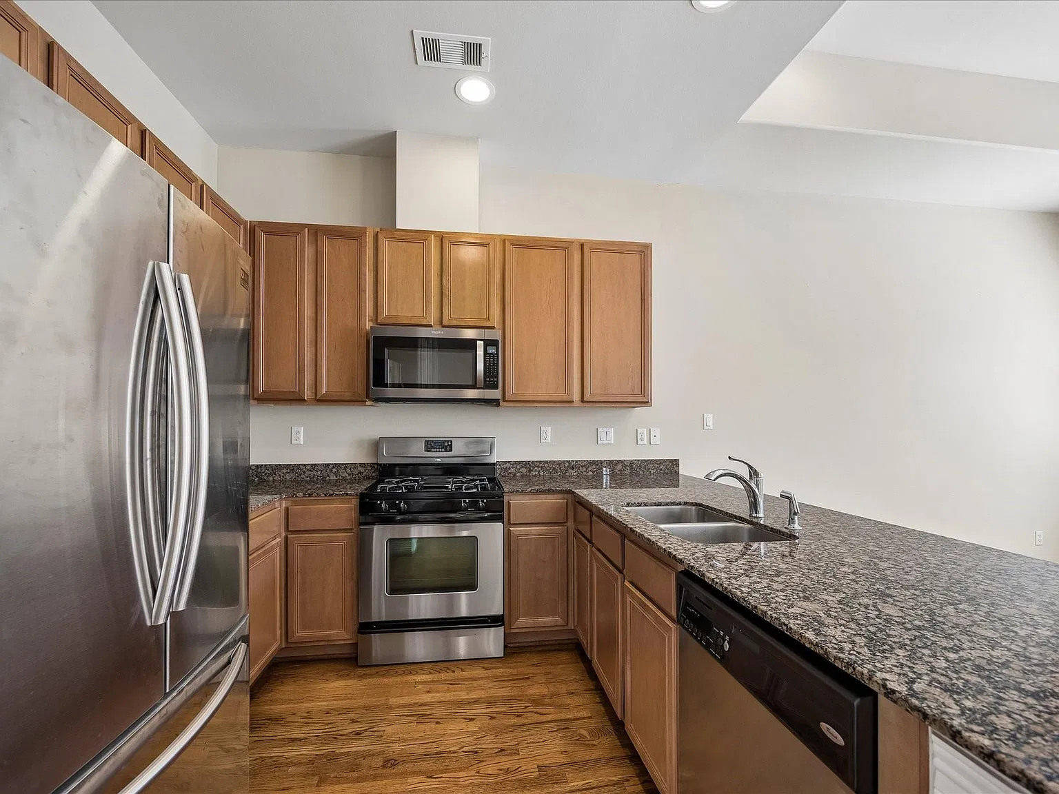 3 bed, 2.0 bath, 1553 sqft, $2,550 — Photo 4