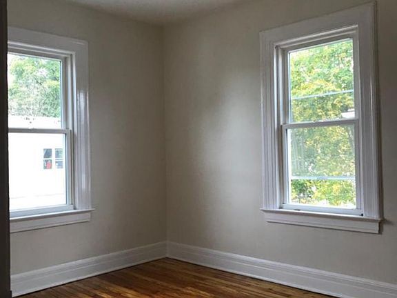 4th image of 419 Roosevelt Ave #2