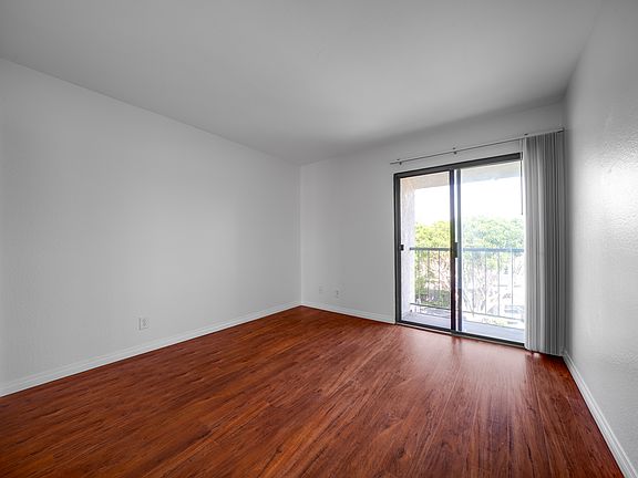 4th image of 2305 Apricot Dr