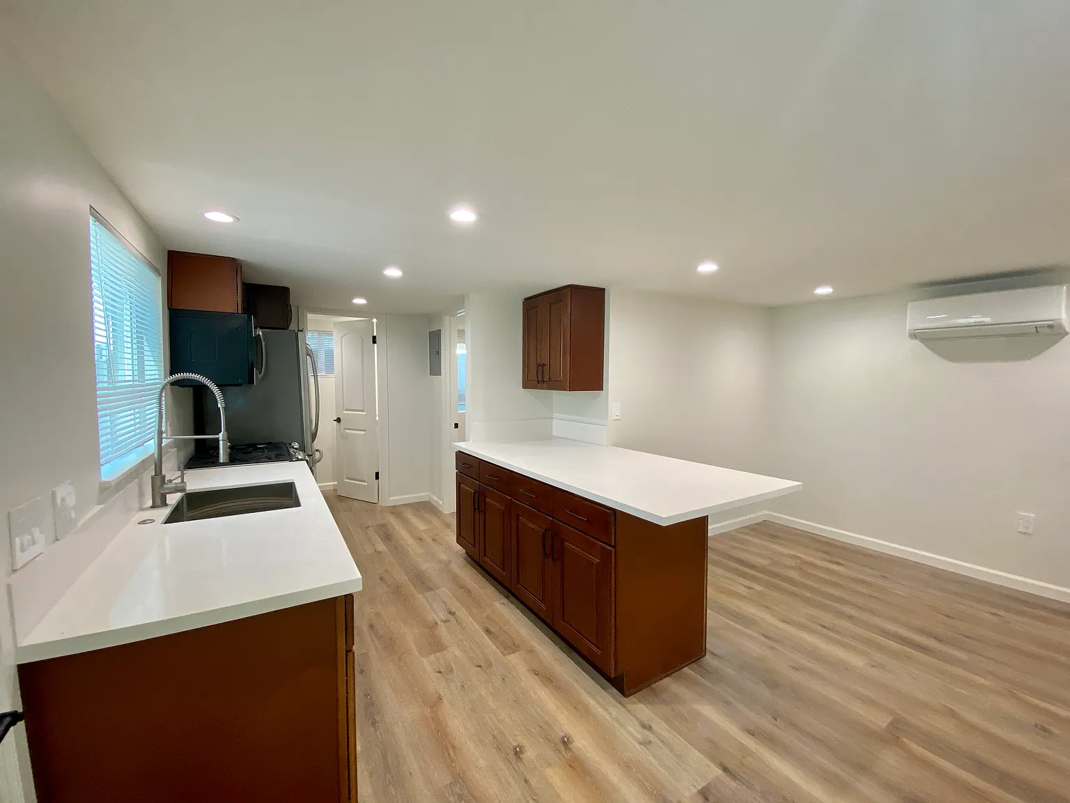 423 Saratoga St — Photo 4