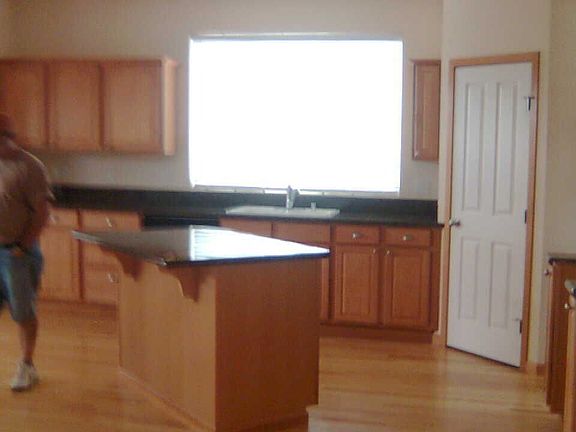 lg kitchen w/granite, hardwood and pantry