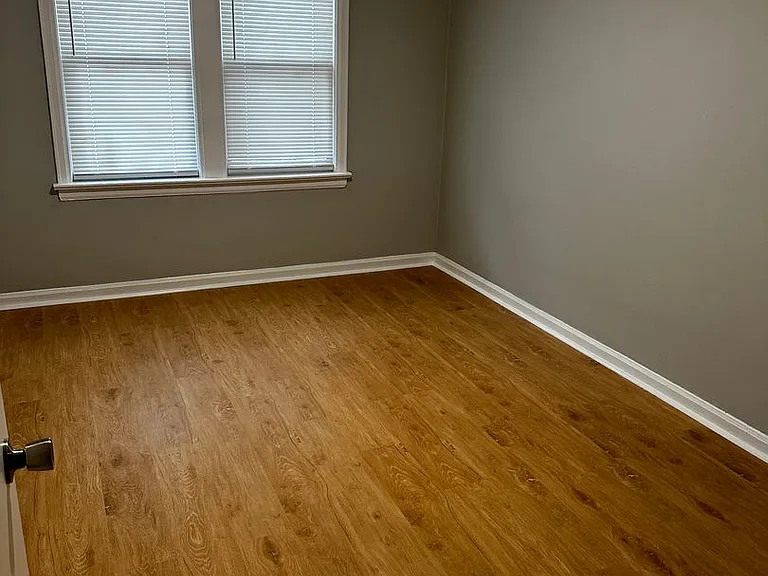 440 N Indiana Ave — Photo 2