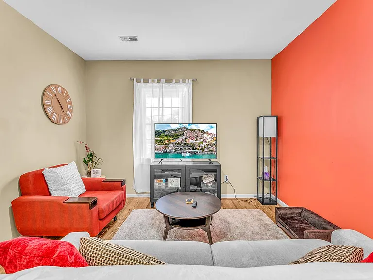 208 Princess Anne St — Photo 11