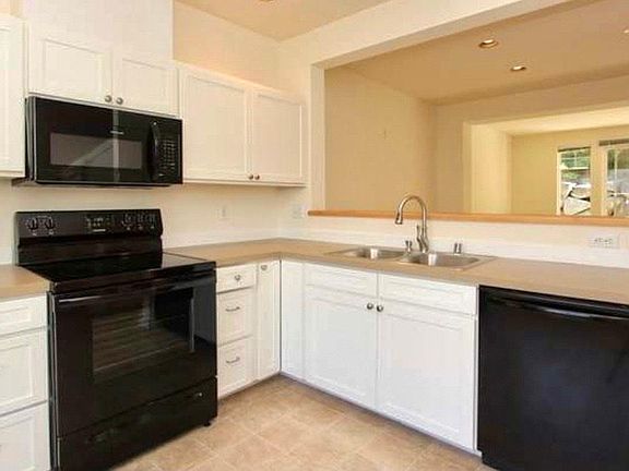 3rd image of 3500 E Lake Sammamish Pkwy SE Unit 5-103