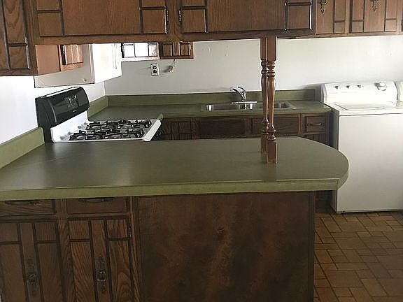 2nd image of 193 Parkview Cir