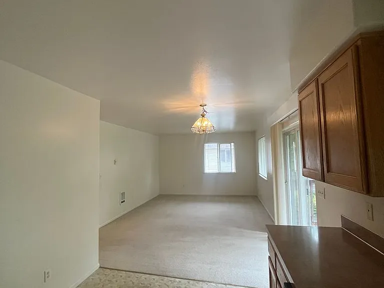 1683 Ono Ave — Photo 3