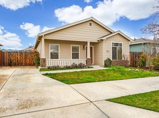 734 S Haskell St, Central Point, OR 97502