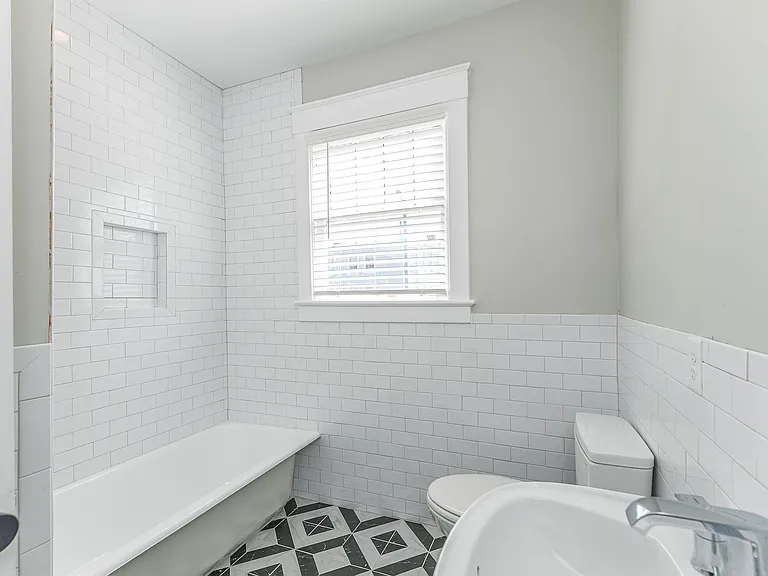 114 W Anderson St #B — Photo 10