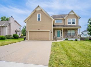 1315 SW Georgetown Dr, Lees Summit, MO 64082